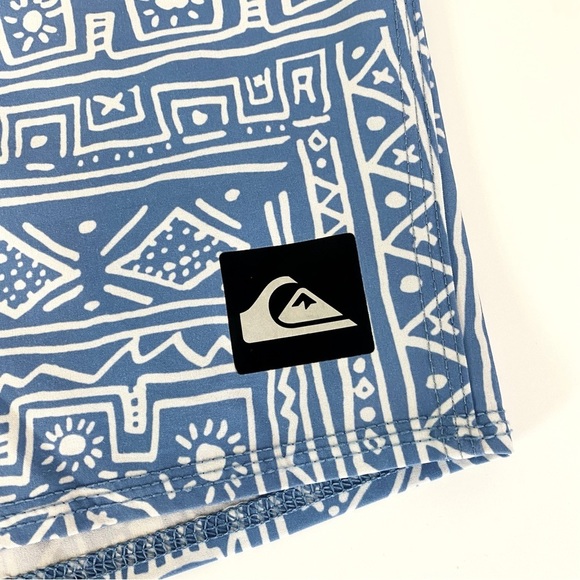 Quicksilver 4 Way Stretch Water Repellent Board Shorts Size 40 - Picture 3 of 6